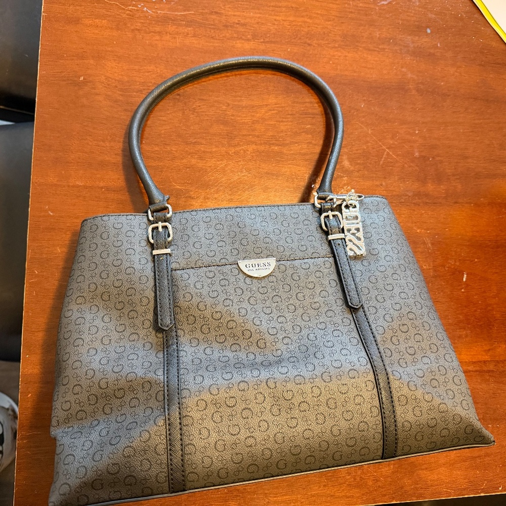 Guess - Picture 3 of 3